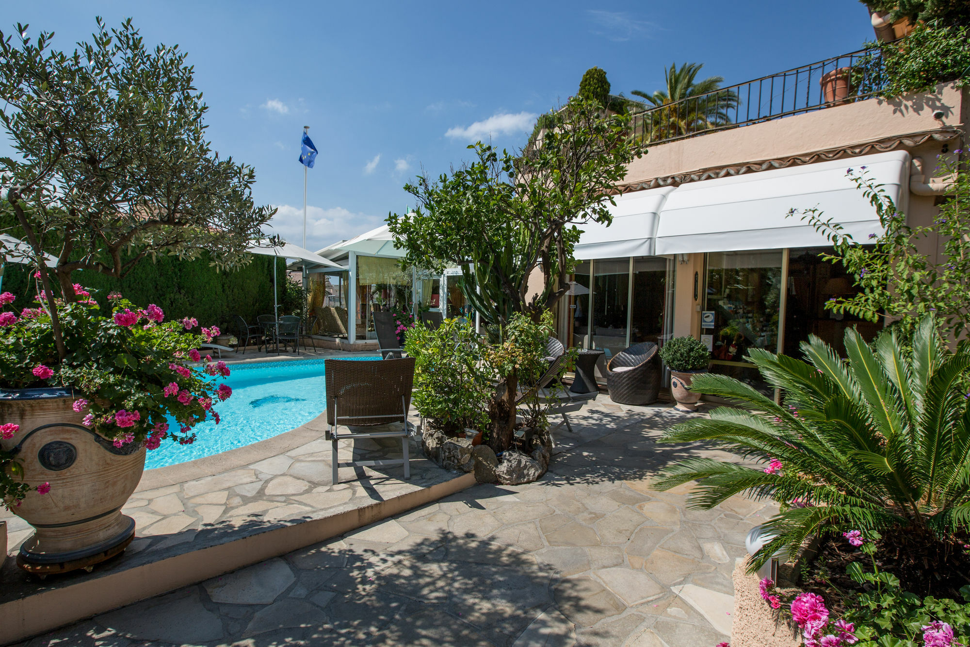 Hotel L'Olivier - Piscine & Parking Cannes Luaran gambar