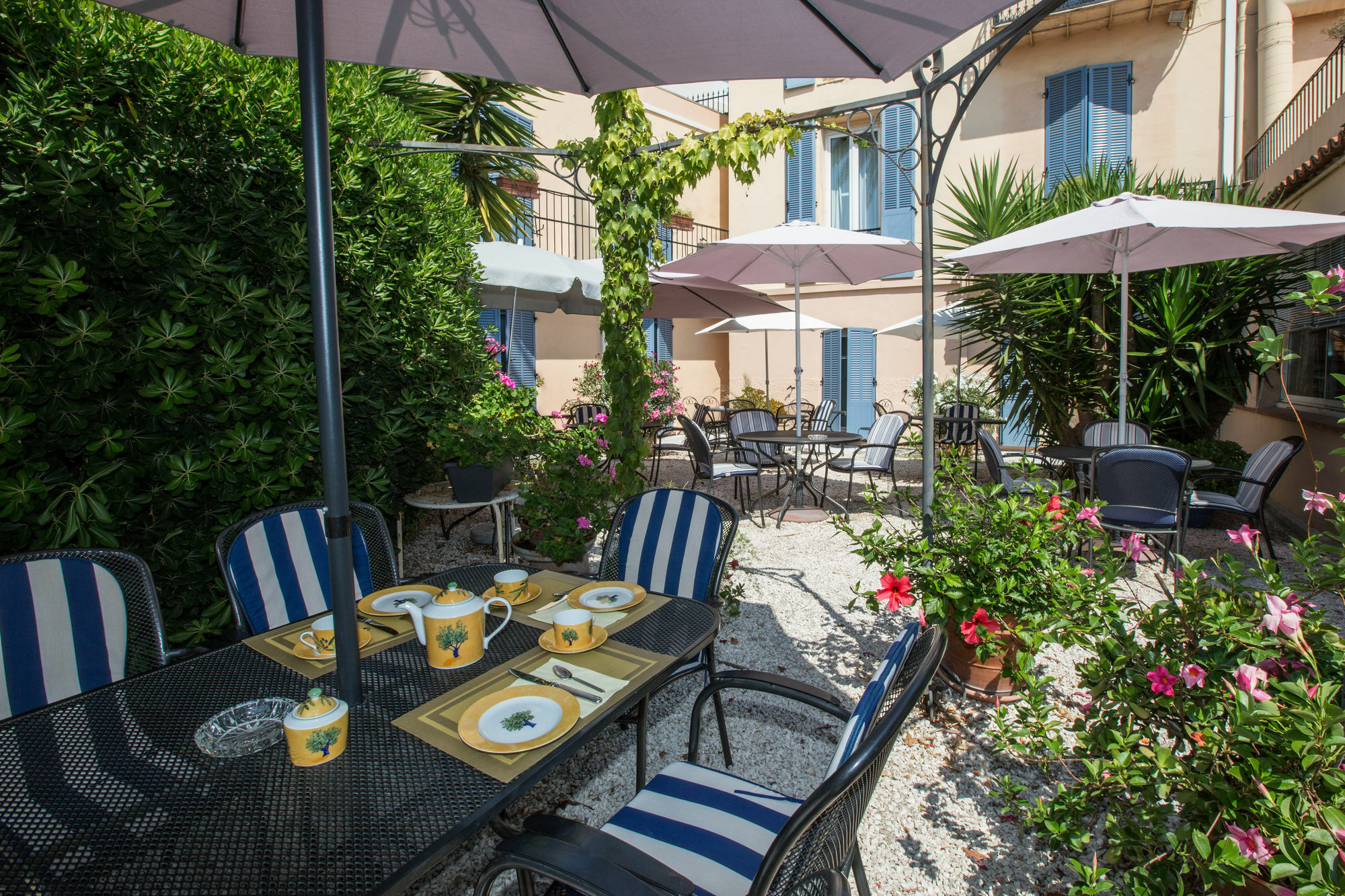 Hotel L'Olivier - Piscine & Parking Cannes Luaran gambar